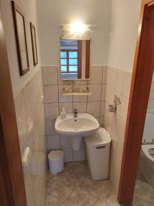 Bilik mandi di LindenTree-Harmony Apartman