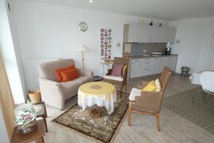 a living room with a couch and a table at de Rootbost in Neufeld