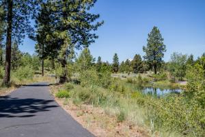 Gallery image of Pine Loop Log Cabin - Meredith Lodging in La Pine