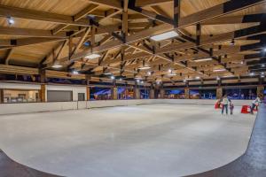 Gallery image of Pine Loop Log Cabin - Meredith Lodging in La Pine