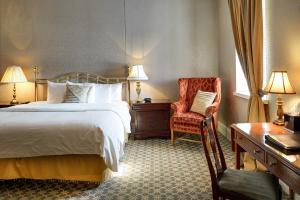 Postel nebo postele na pokoji v ubytování Nicollet Island Inn