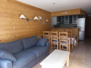 Appartement Tignes, 4 pièces, 8 personnes - FR-1-449-11にあるシーティングエリア