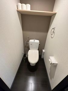 札幌市にあるSun Court Hongo dohri Garden Hillsの小さな部屋にバスルーム(トイレ付)があります。 +20枚の写真