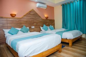 Una cama o camas en una habitación de Hotel Olympus Pokhara