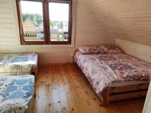 Gulta vai gultas numurā naktsmītnē Luxurious cottages for 7 people, 600m from the beach, Niechorze