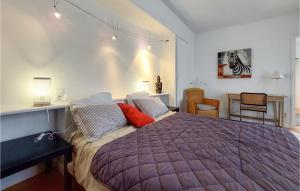 a bedroom with a bed with a purple blanket at Amazing Apartment In Eu With Kitchen in Eu