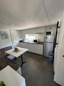 A kitchen or kitchenette at DM mobile home