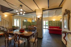 a dining room with a table and chairs and a couch at La Meriggia Senigallia in Ancona