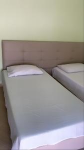 two beds sitting next to each other in a bedroom at Apartament Real Vlore in Vlorë