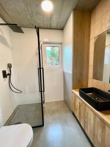 Kúpeľňa v ubytovaní Atelier Houses + 37 fotografií