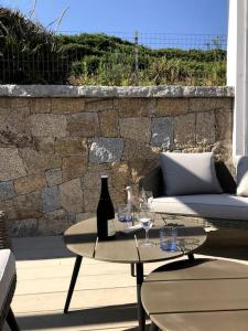 Ein Sitzbereich in der Unterkunft Casa Su Soli Sardu 10 - Mit Blick aufs Meer!