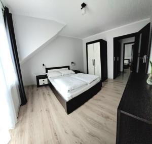 Łóżko lub łóżka w pokoju w obiekcie D.W. JULIA