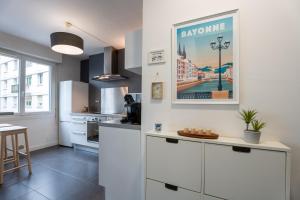 Zdjęcie z galerii obiektu Atlantic Selection - Appart Baiona - Au coeur de la ville w Bajonnie