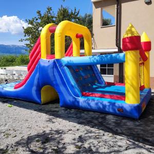 Ο χώρος παιχνιδιού για παιδιά στο Casa di Oliva-house with heated pool & jacuzzi in Trilj, Croatia