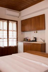 Kuchyň nebo kuchyňský kout v ubytování Φιλυρέα Apartments - Room 3
