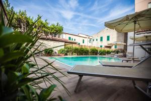 Bazén v ubytovaní Hotel Sileoni alebo v jeho blízkosti
