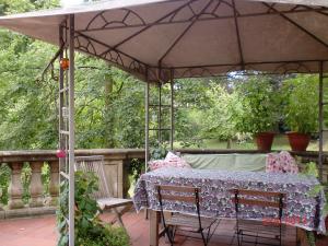Balkoni atau teres di Ferienwohnung Villa am Fluss