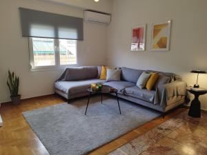 Kép Sleek & Sunny Athenian Penthouse 5min from metro szállásáról Athénban a galériában