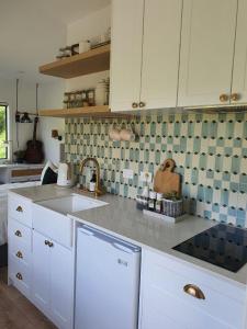 Fotografie z fotogalerie ubytování Tiny house with greenhouse dining v destinaci Lower Hutt