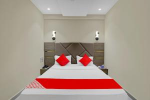 En eller flere senger på et rom på Super OYO Flagship Hotel Shree Palace