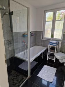 Bilik mandi di Ferienhaus Ulla