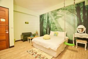 a bedroom with a swing bed and a large painting at Ching Yu Rou B&B in Dongshan