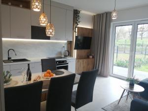 Kuchyňa alebo kuchynka v ubytovaní Apartament Zielone Wzgórze 2