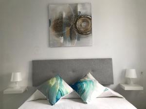 Posteľ alebo postele v izbe v ubytovaní Apartamentos Laguna Beach 2 + 15 fotografií
