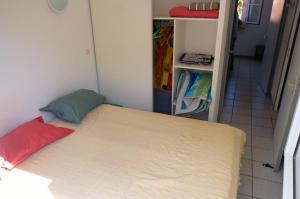 a small bedroom with a bed and a closet at F3 en bord de mer avec piscine in Cerbère