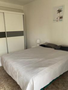 Posteľ alebo postele v izbe v ubytovaní Amazing Time Apartment with 3 Bedrooms, 100m to the Grand Beach