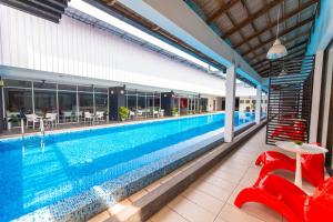 Bazén v ubytování The Villa Langkawi nebo v jeho okolí