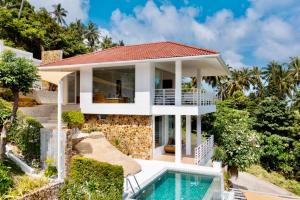 una villa con piscina e una casa di PRIVATE POOL VILLA I Sea & Mountain Views - Privacy a Chaweng Noi Beach