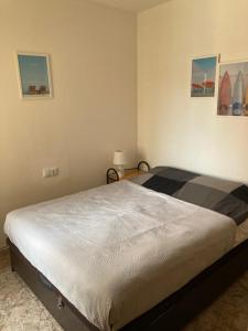 Posteľ alebo postele v izbe v ubytovaní Amazing Time Apartment with 3 Bedrooms, 100m to the Grand Beach + 17 fotografií