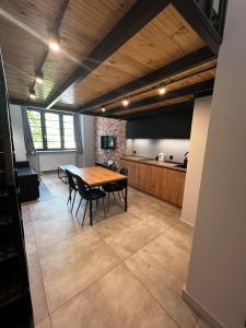 Kuchyňa alebo kuchynka v ubytovaní Property Apart - plac Jana Pawla II Centrum