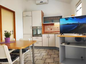 Kuchyňa alebo kuchynka v ubytovaní Lavanda apartment
