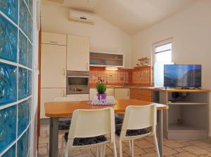 Kuchyňa alebo kuchynka v ubytovaní Lavanda apartment