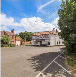 a large white and black house with a driveway at CoastGuard Cottage 3 Bed House Pet Friendly, Close to Spurn Contractors Welcome in Hull