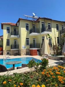 a hotel with a swimming pool in front of a building at ölüdeniz moonstar in Fethiye