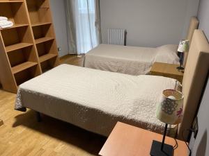 Postel nebo postele na pokoji v ubytování 1ra Linea Platja de Sant Feliu