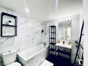 Kúpeľňa v ubytovaní Appartement Centre ville, Cannes le Suquet
