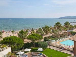 Piscina a PORT FREJUS CAP HERMES VUE MER ET PORT PIEDS DANS L'EAU piscine pkg o a prop