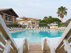 Piscina a PORT FREJUS CAP HERMES VUE MER ET PORT PIEDS DANS L'EAU piscine pkg o a prop