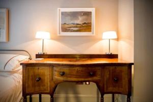 Postel nebo postele na pokoji v ubytování Kings Cross, self-contained house & private garden + 33 fotografií