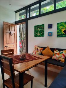 Gallery image of El Habita CASA SHAKO in Santa Teresa Beach +17 photos