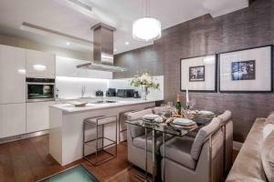 a kitchen and living room with a table and chairs at Covent Garden / Trafalgar / Leicester Sq Diamond in London