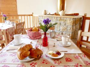 Gallery image of Due Parchi B&B in Vezza dʼOglio