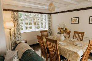 a dining room with a table and chairs at CLIFFE COTTAGE - Countryside Cottage in Castleton, Peak District National Park in Castleton