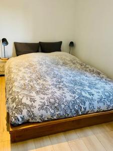 a bed in a bedroom with two lamps on a floor at Villa Familiale en Provence avec Piscine in Le Castellet