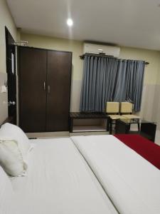 Gallery image of Kottavathil Hotel in Tripunnittara