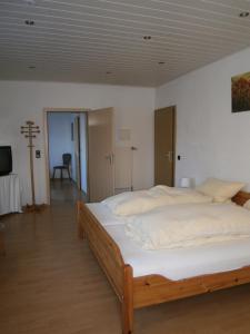 Postel nebo postele na pokoji v ubytování Hotel Strauss